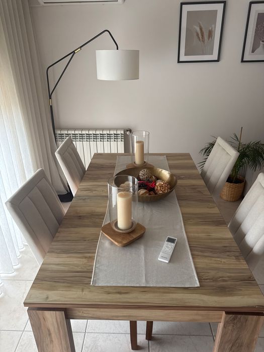 Conjunto mesa e cadeiras
