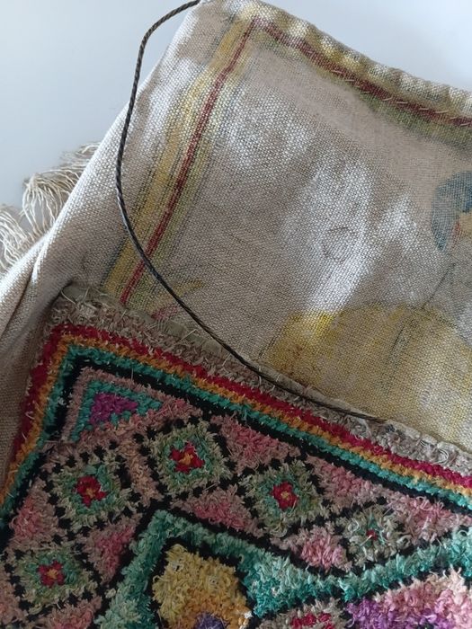 Интересная  вещь ищет  ценителя винтажного текстиля