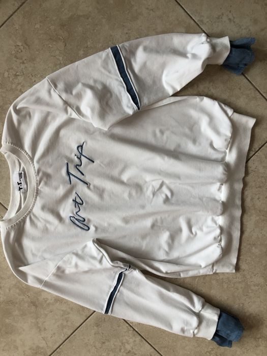 свитшот белый с джинсовыми вставками