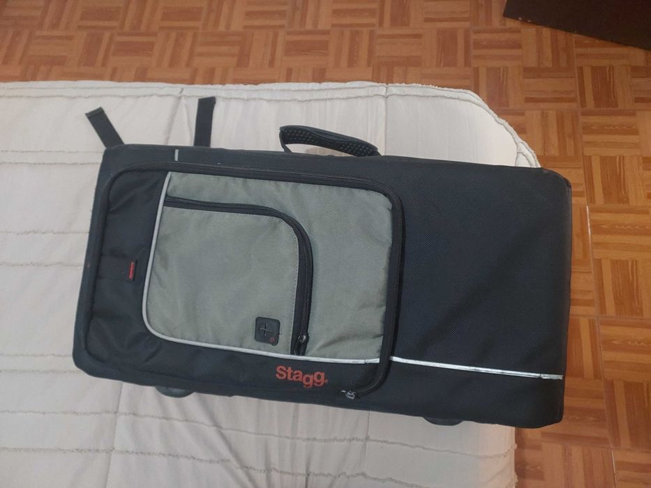 Trompete Stagg 77B + estante para partituras