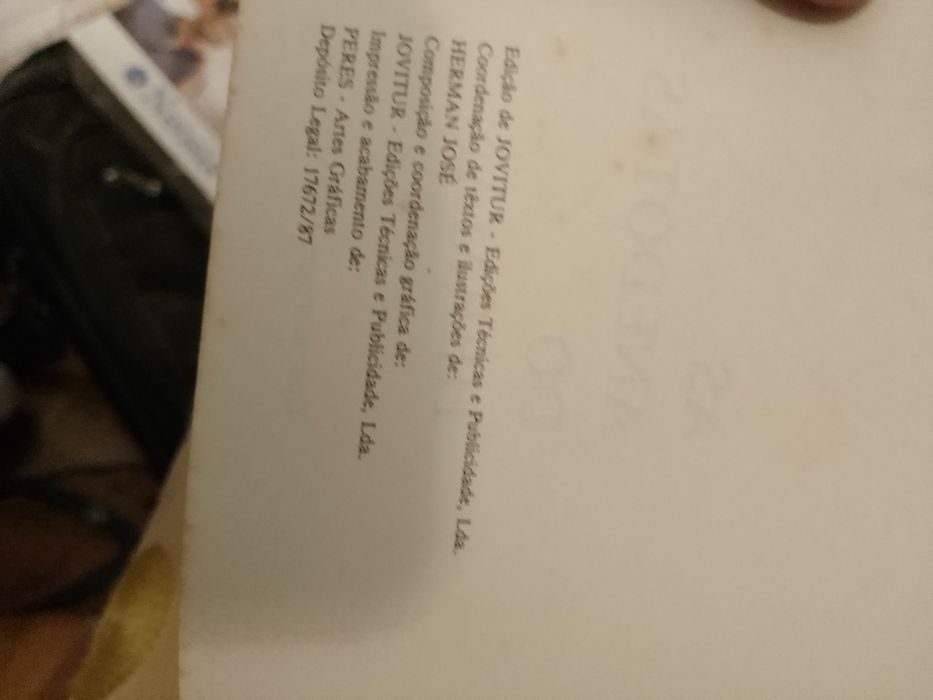 Humor às Turras - composto por casa do ardina - 1- ediçao -antigo -  7E.- Lata Botoes antigos - 8E Desde 2E