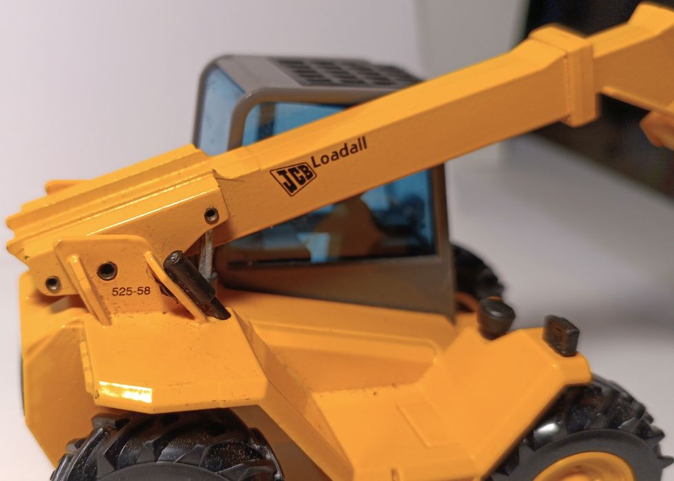 JOAL 166 JCB Loadall 525-58 1:35 – model kolekcjonerski Made In Spain