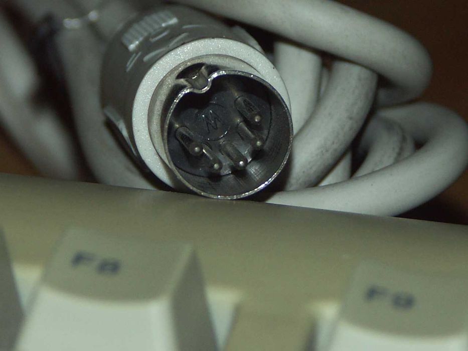 klasyk stara sprawna klawiatura mechaniczna PC AT DIN 5