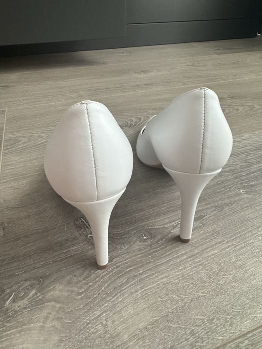 Туфлі білі шкіряні Kacharovska 40р