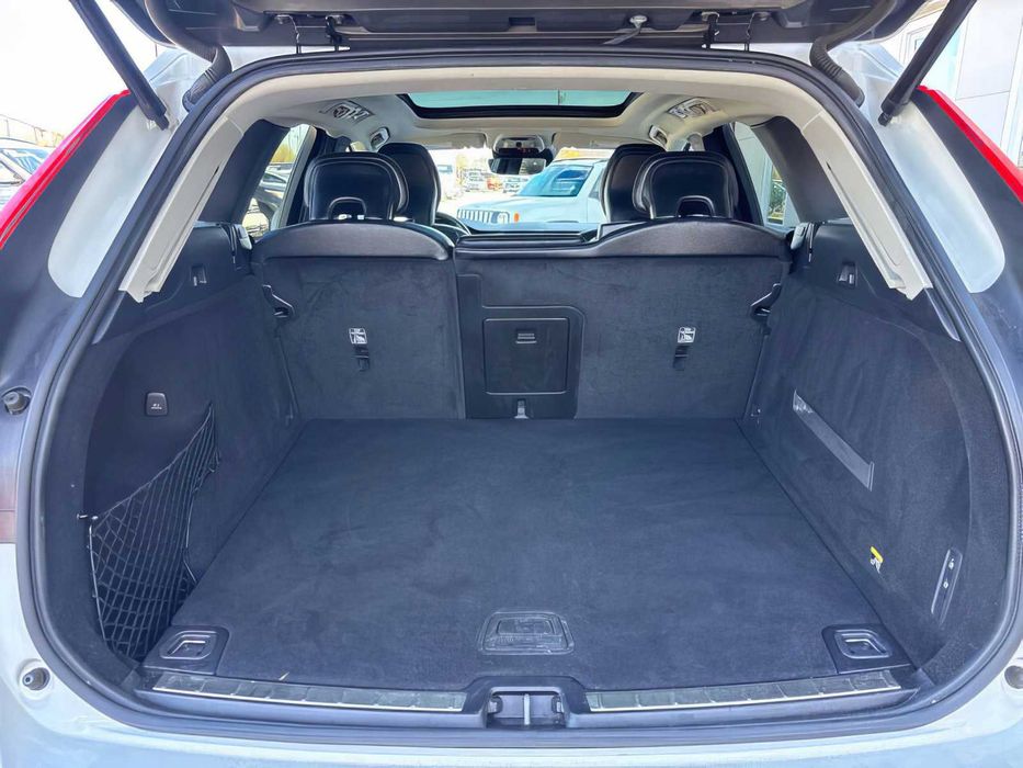 Volvo XC60 T6 Momentum      2019