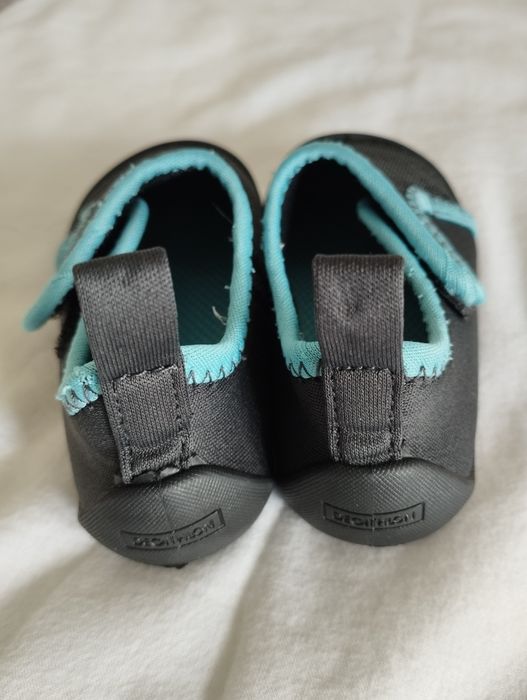 Sapatos bebé piscina
