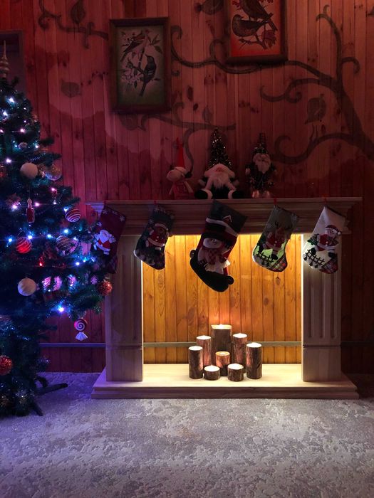 Камінний портал з масиву ясена — затишок, що створює свято