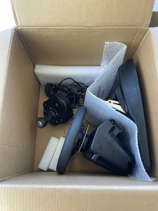 Logitech G29 + Shifter (PS5/PS4/PC)