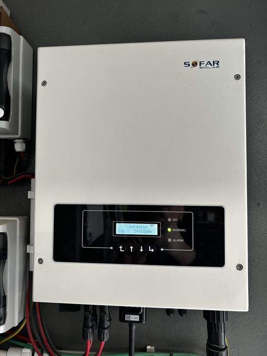 Dwa Falowniki / inwertery jednofazowe Sofar.