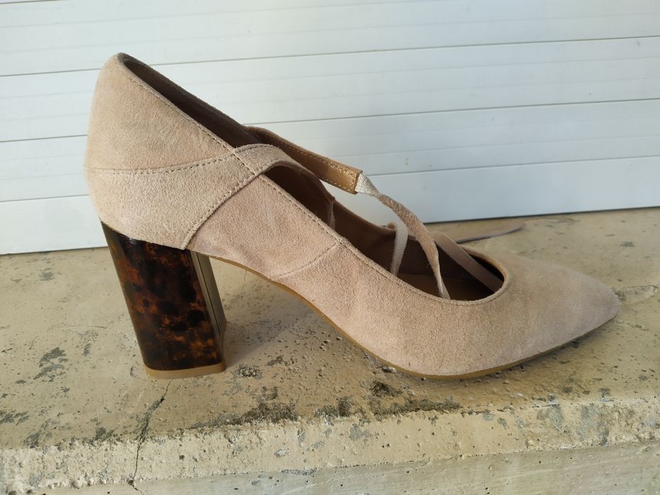 Sandálias Beges NR 37