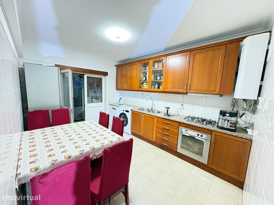 Excelente T3 com terraço e duas garagens!