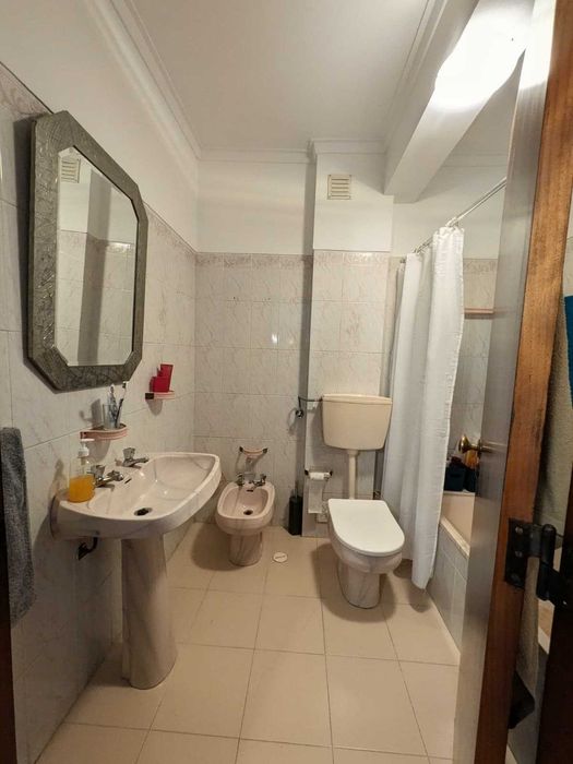 Apartamento T3 com arrecadação e garagem em S. Carlos