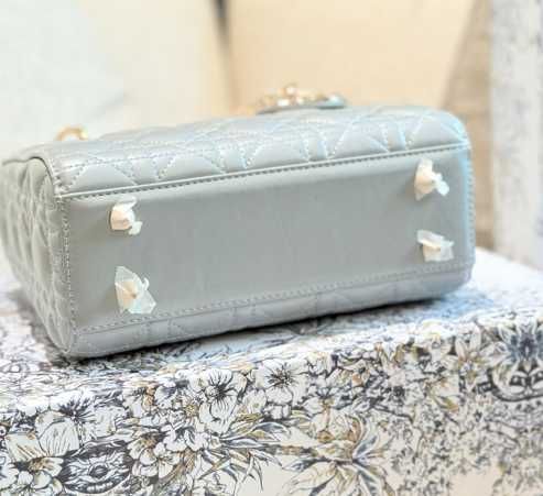 Puder perłowy Dior Lady