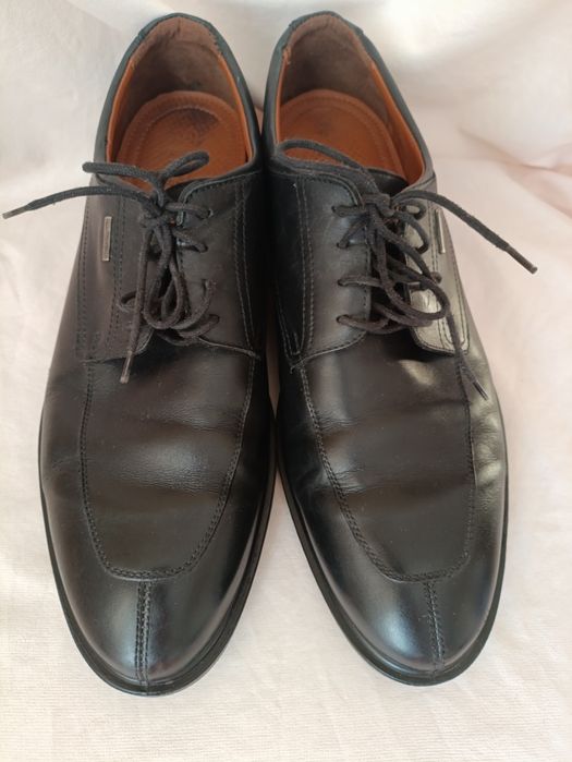 Туфлі Clarks чоловічі шкіра 42,5(28,5см)Туфлі Geox 44 (29,5) шкіра.