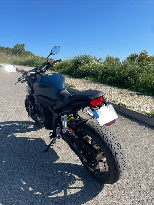Honda CB650R 2020 • 9.500 km • Extras • Impecável