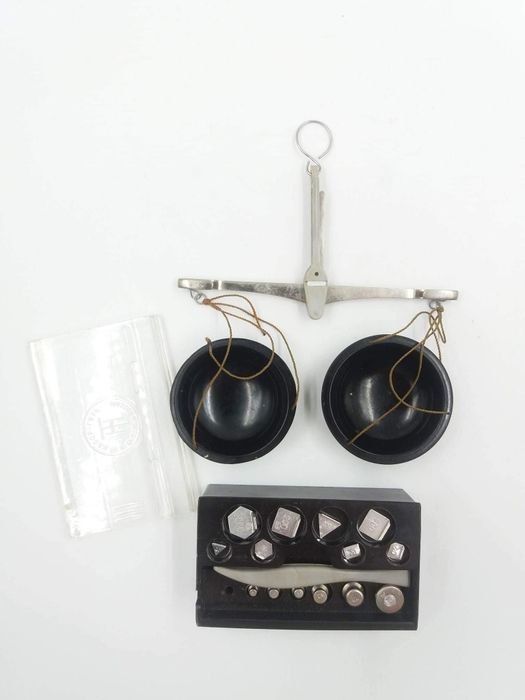 Stara ciekawa waga jubilerska