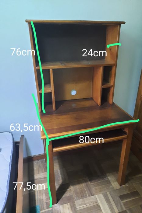Secretária de madeira com estante