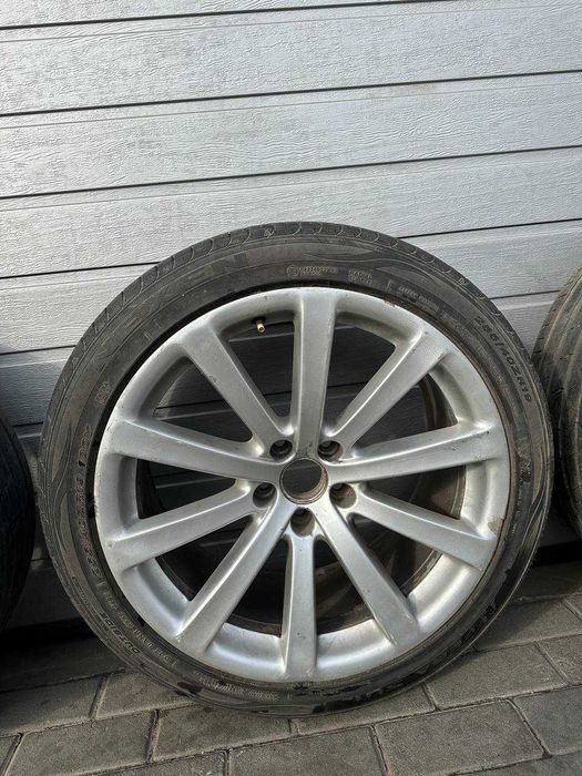 Шини, диски, колеса 255/40ZR19 5N0601025K ET33 9JX19H2