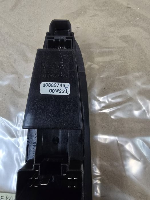 przełącznik ,sterowanie szybami kierowca volvo v40s40 1995 -04