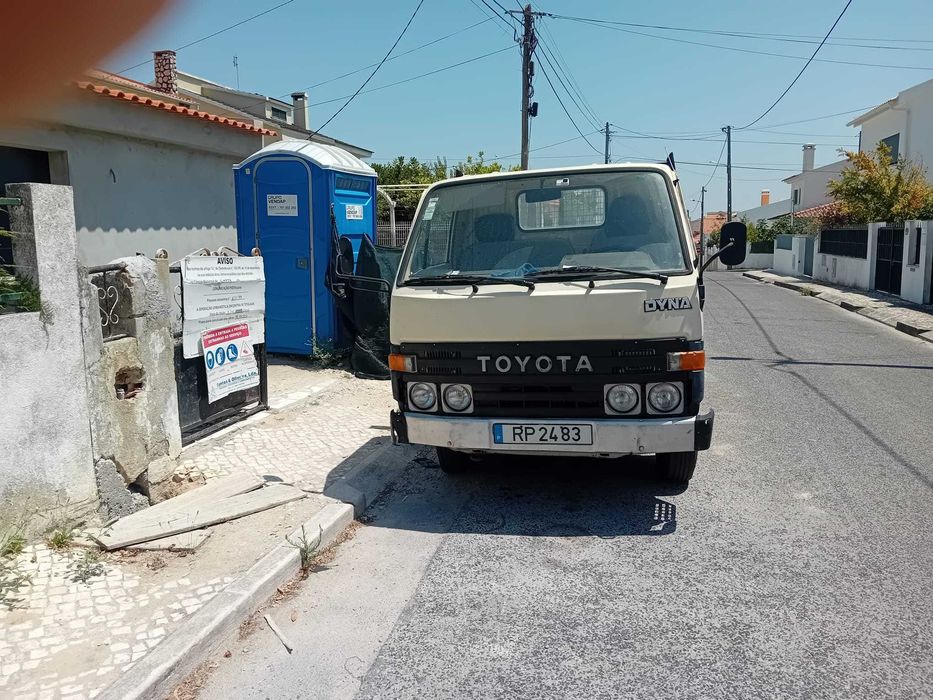 Toyota Dyna 150 boa para trabalhar