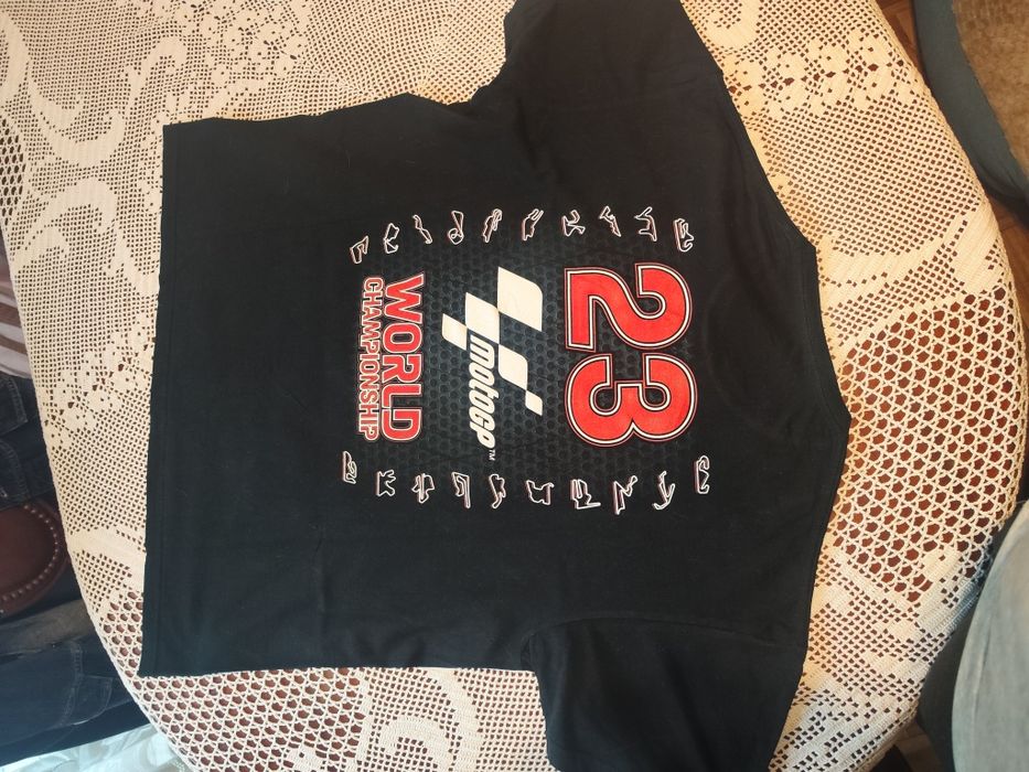 Vendo t-shirt do MotoGP, circuito de Doha em 2023