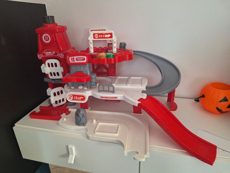 Garaż samochodowy Smiki