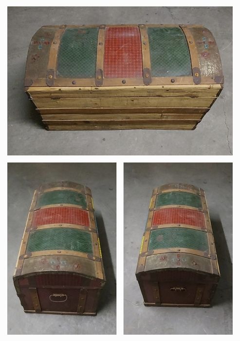 Banco antigo com arrumação e/ou baús antigos...