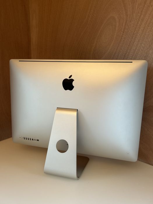 Primeiro modelo iMac de 27” A1312443860838924963842