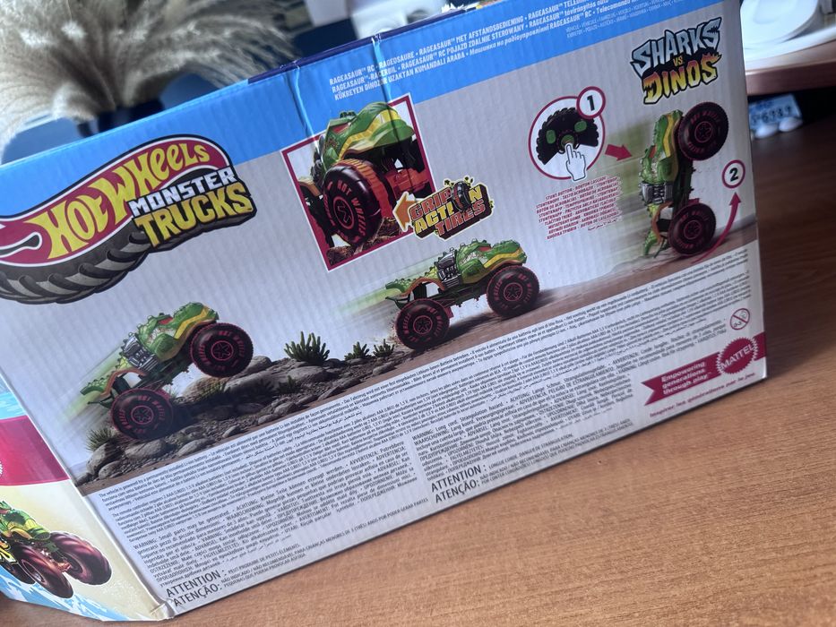 Автомобиль на радиоуправлении Hot Wheels Monster Trucks