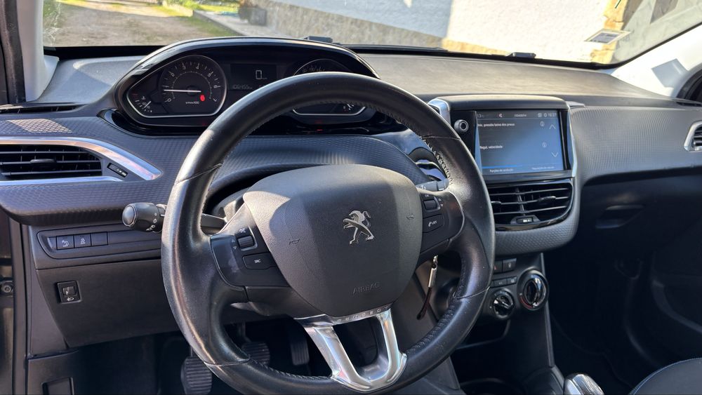 Peugeot 208 1.2 foto 4