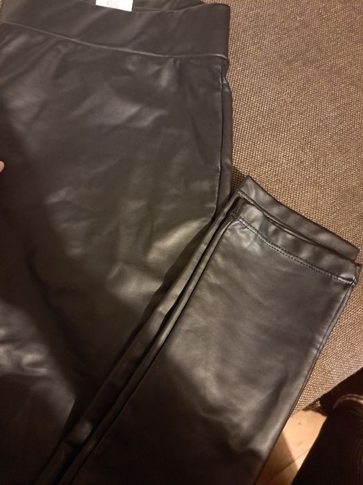 Legginsy lateksowe pull&bear L