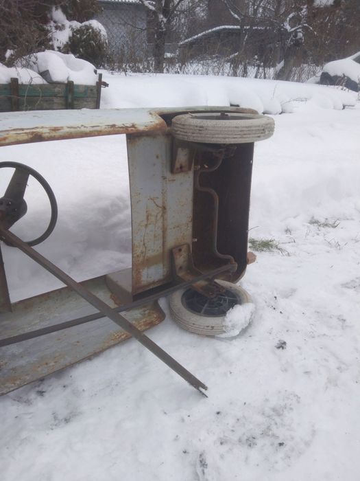 Автомобіль дитячий радянських часів.