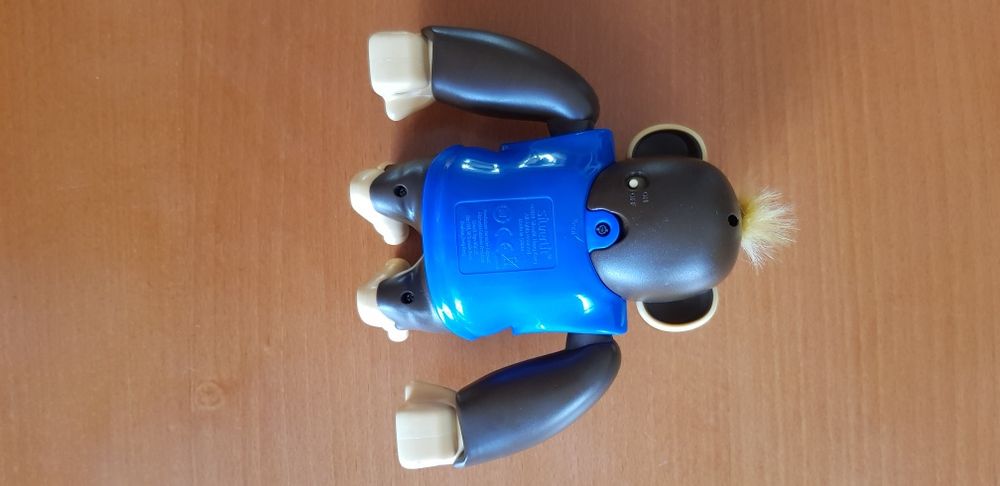 Małpka przyjaciel robot