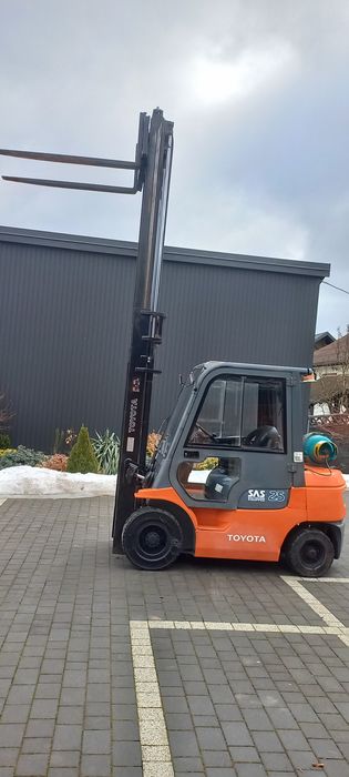 Wózek widłowy toyota 7fgf 2006r