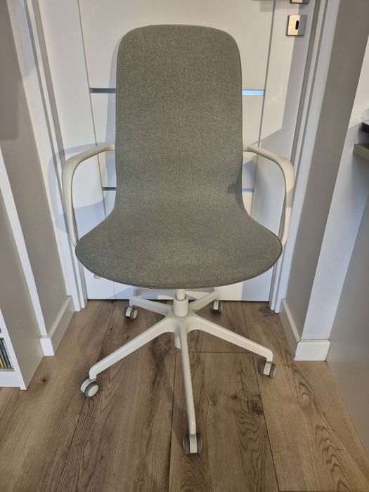 Krzeslo biurowe do komputera. Ikea LANGFJALL.