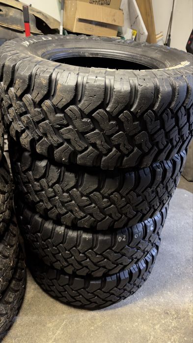 4 Pneus Falken 33 x 12.50 r17