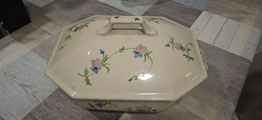 Terrina e prato antigas pintados a mão