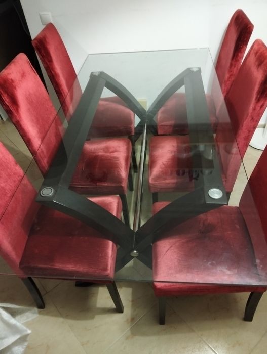 Mesa de jantar de vidro com 6 cadeiras