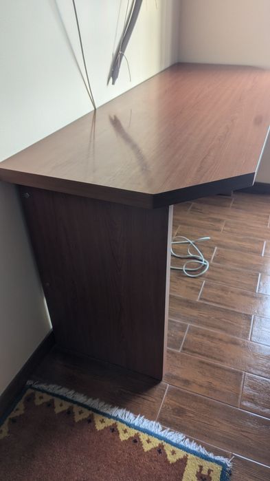 Mesa secretária + cómoda com rodas e 3 gavetas