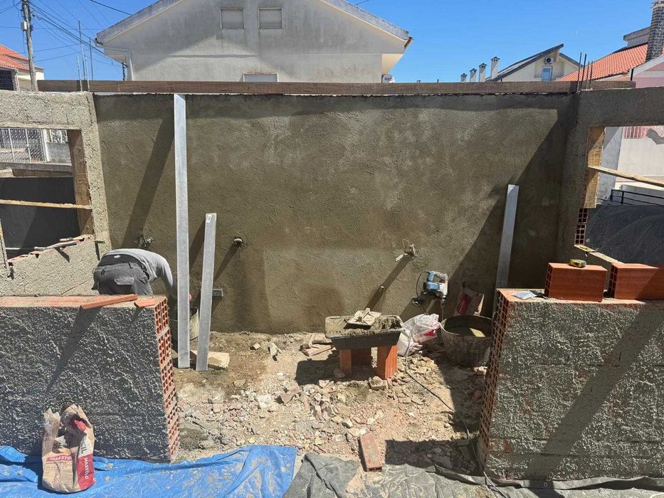 Serviços de Pedreiro, Canalização e Pinturas em geral,