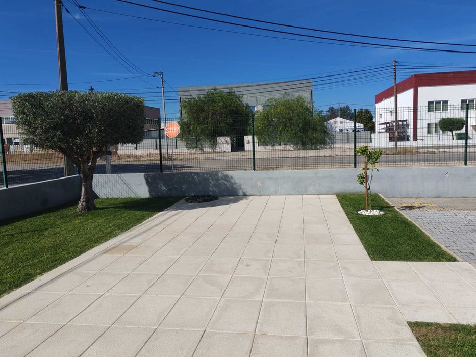 Jardineira Grande Lisboa – Manutenção, Organização de Quintais e Construção de Pequenos Jardins.
