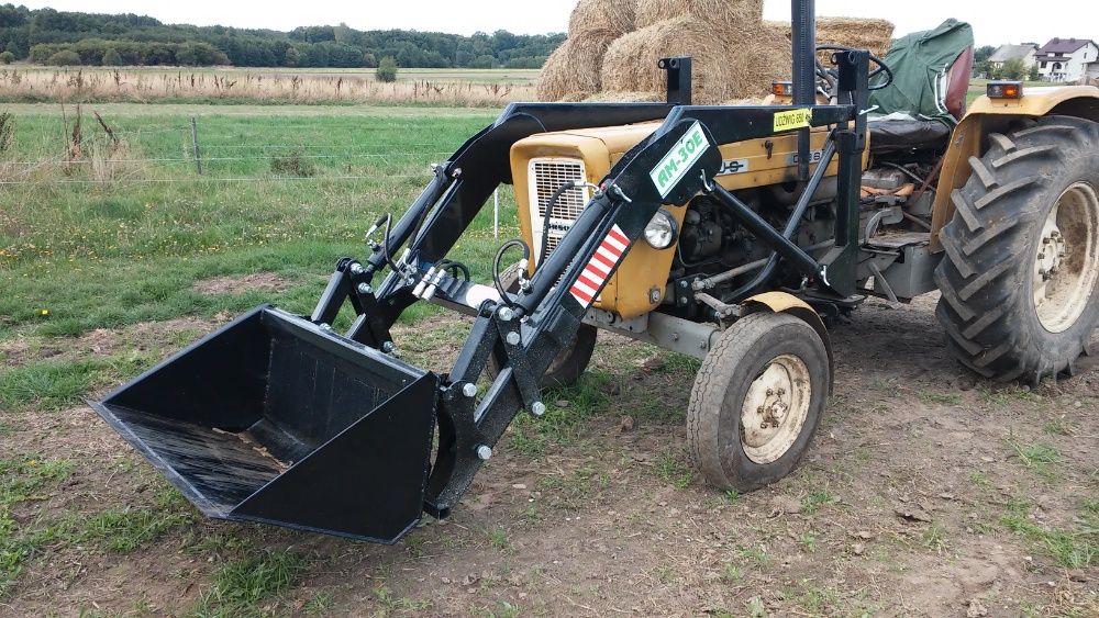 Ładowacz czołowy tur Tury Ładowacze Montaż  Stopy Podporowe rok 2025