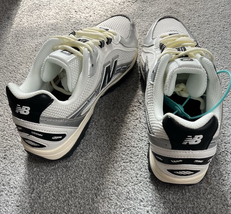New Balance 204L