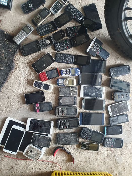 Zestaw telefonów telefony smartfony pakiet