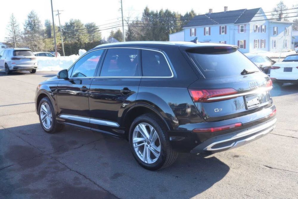 Audi Q7      2023