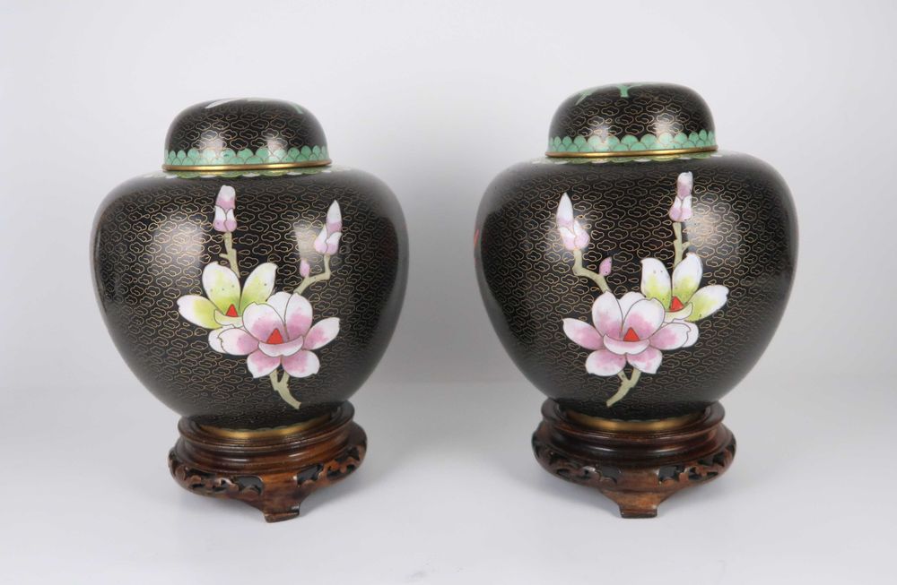 Par de potes em porcelana da China