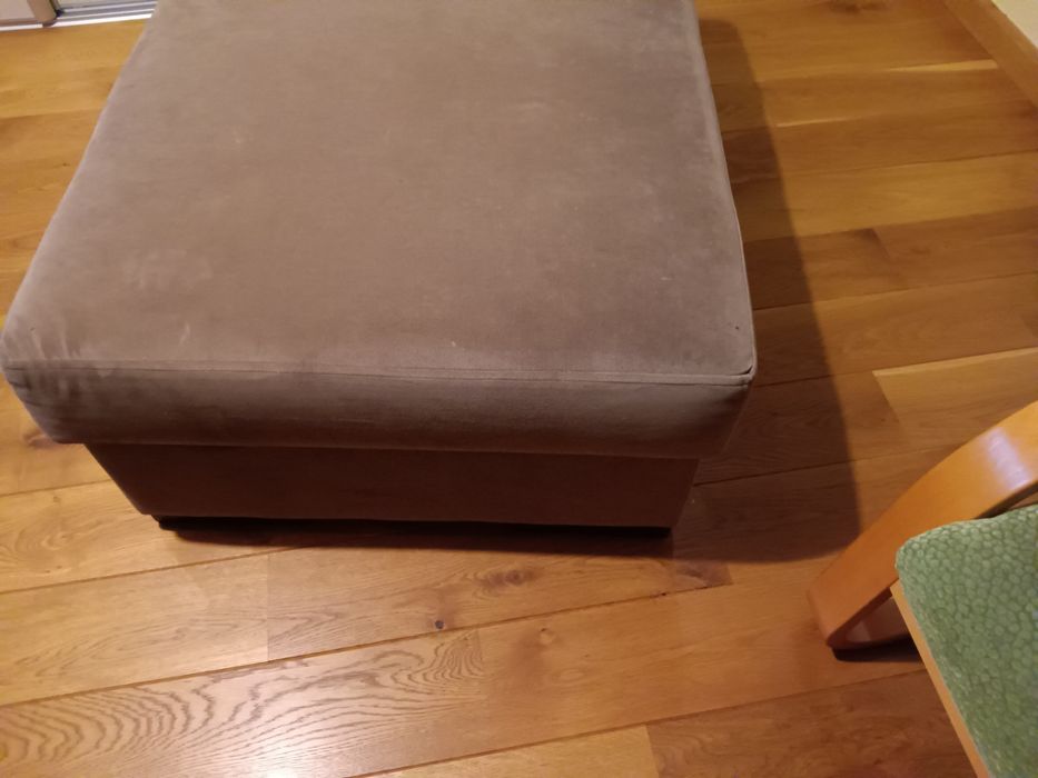 Pufa  otwierana do siedzenia.