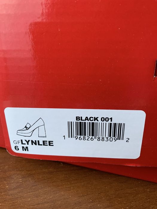 Туфлі Guess 35 р