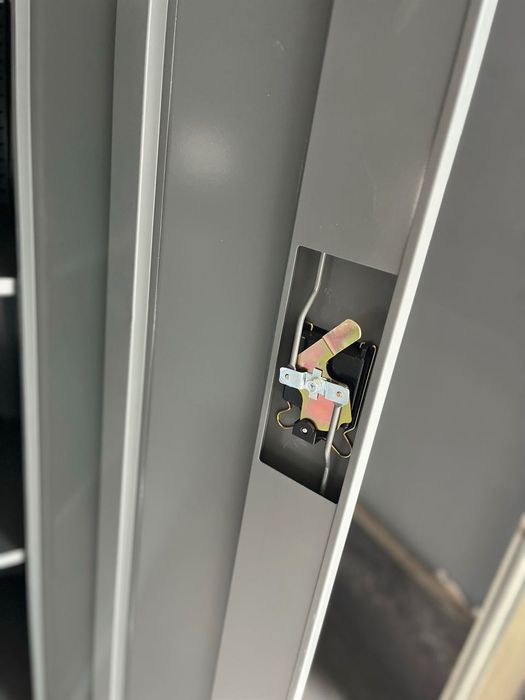 szafa na dokumenty metalowa do biura piwnicy warsztatu zaplecze