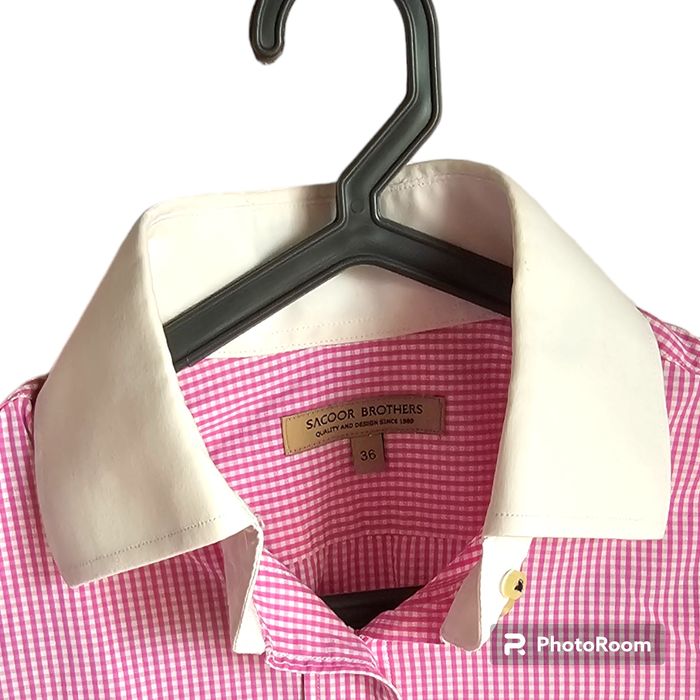 Camisa rosa com pormenor gola e mangas